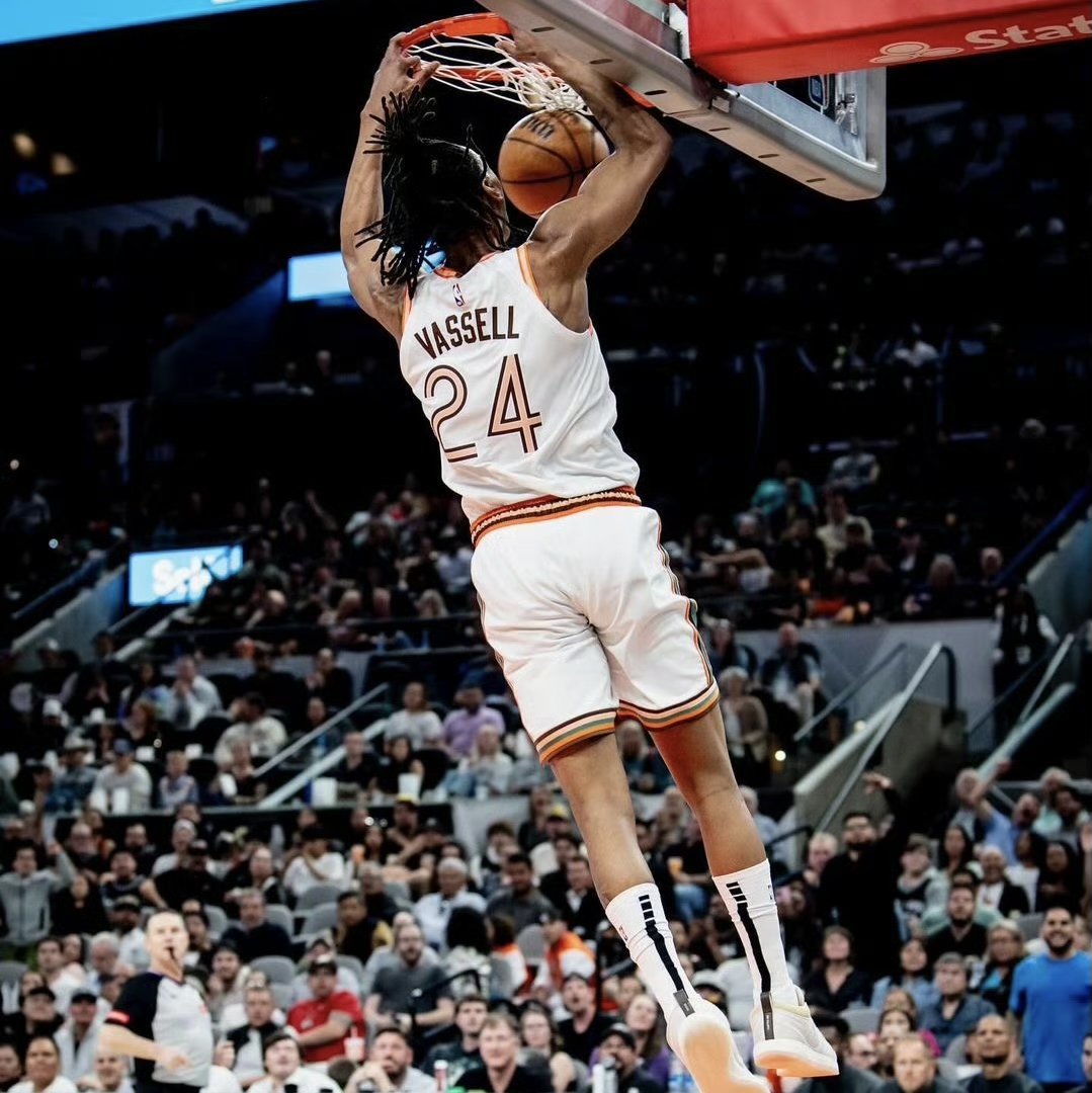 包含纷争不断！竞技场上的明星球员们如火如荼的词条