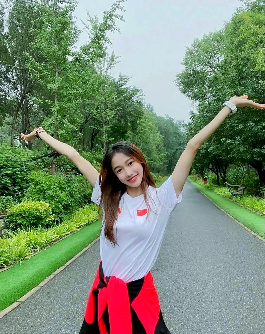 关于选手风采熠熠生辉，赢得观众掌声的信息