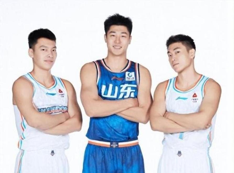 三亿体育体育登录-山东高速队主场大胜，晋级季后赛