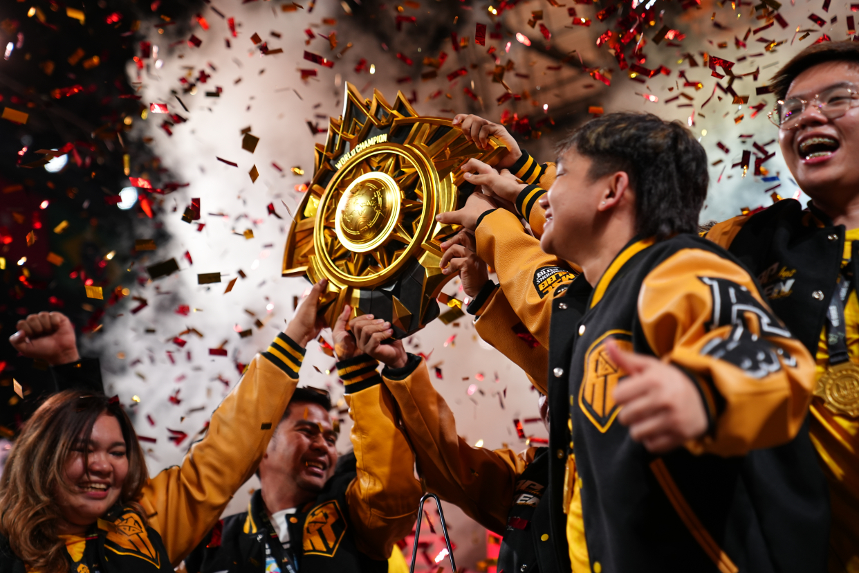 世界级运动员展现实力,赛场上的激烈对决的简单介绍 世界级运动员展现实力,赛场上的激烈对决的简单介绍