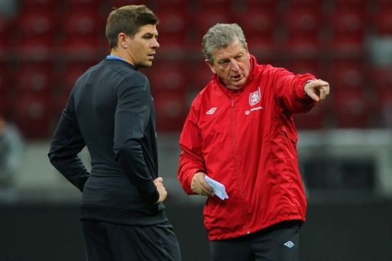 包含波兰惨败英格兰，小组前景蒙上阴影的词条